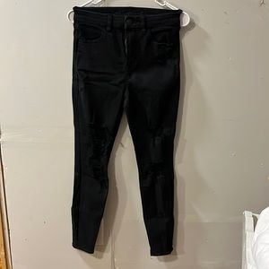 Black highrise begging American eagle jeans
